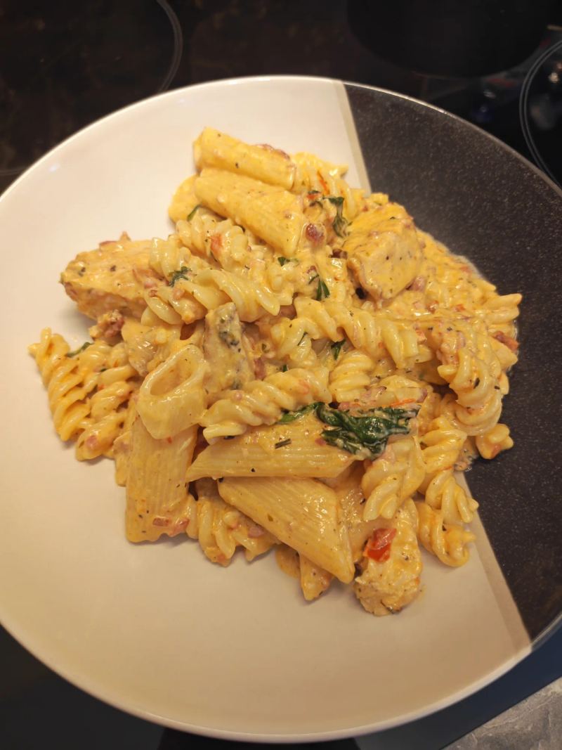 Creamy Chicken and Bacon Pasta
