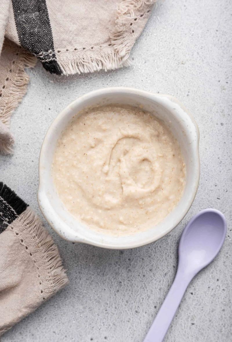 Pear and oat baby porridge