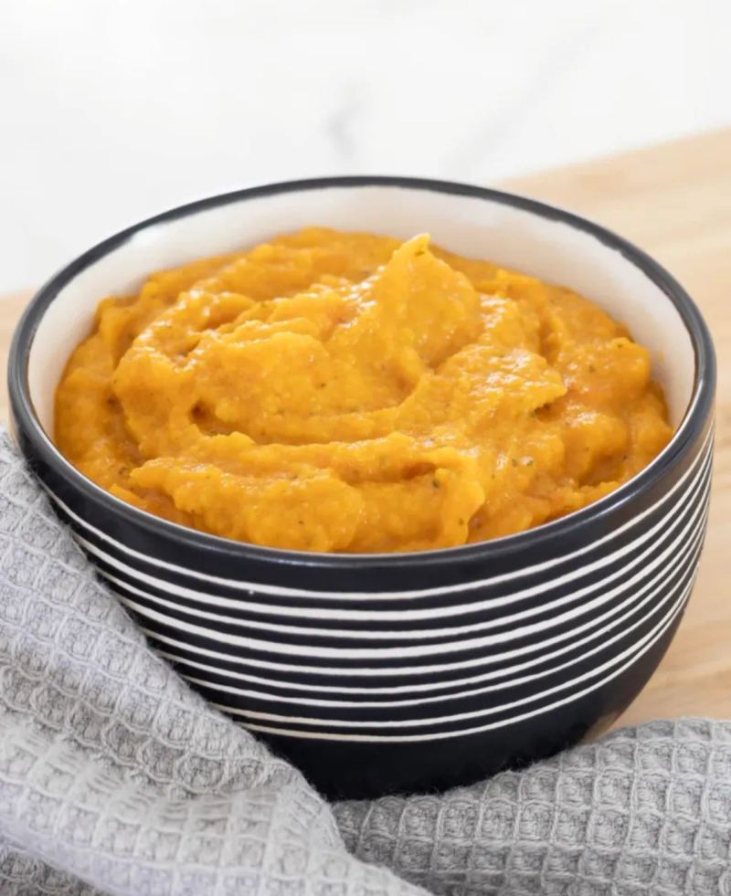 Mild lentil and vegetable baby mash
